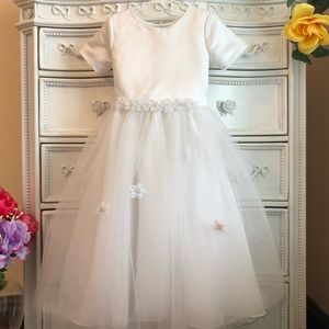 Size 6 GALLERY girls long white formal dress